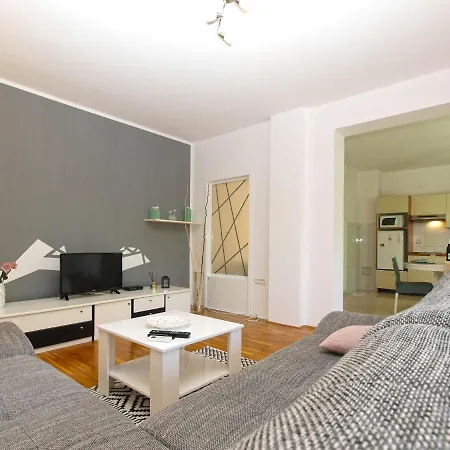 Apartment Milena 1087 Pula