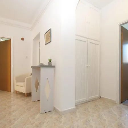 Apartment Milena 1087 *